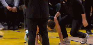 现阶段是否考虑让库里休息1晚?科尔:那由队医定 也会和库里商量