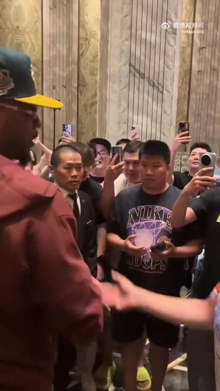 人气依旧！甜瓜安东尼已抵达上海开启中国行 上次来中国是13年前